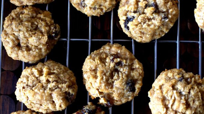 ExternalLink_thick-chewy-oatmeal-raisin-cookies