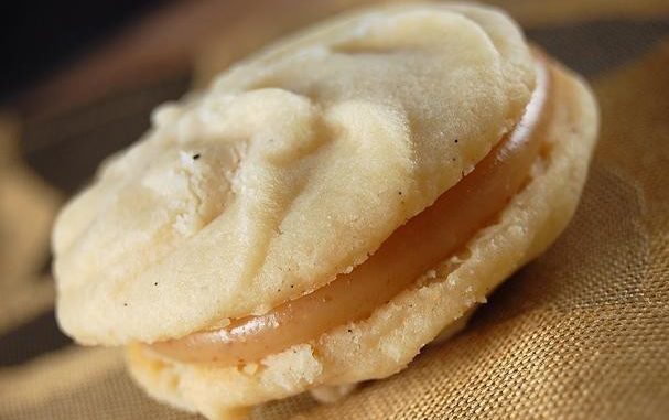 vanilla-bean-melting-moment-cookies-with-caramel-filling.jpg Vanilla Bean Melting Moment Cookies With Caramel Filling