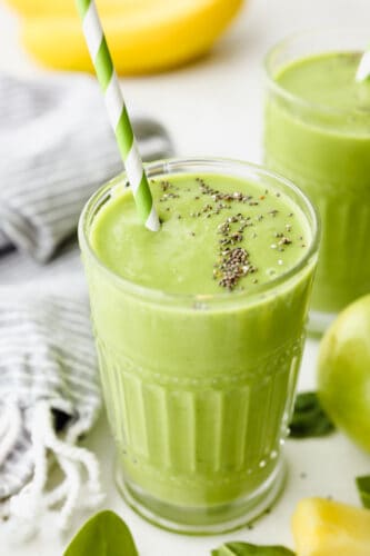 This delicious detox smoothie has it all! Fruits, vegetables, and delicious milk and honey to sweeten it up and keep it smooth. Trust me when I say this is a MUST TRY smoothie recipe! A green detox smoothie with a straw and chia seeds on top!