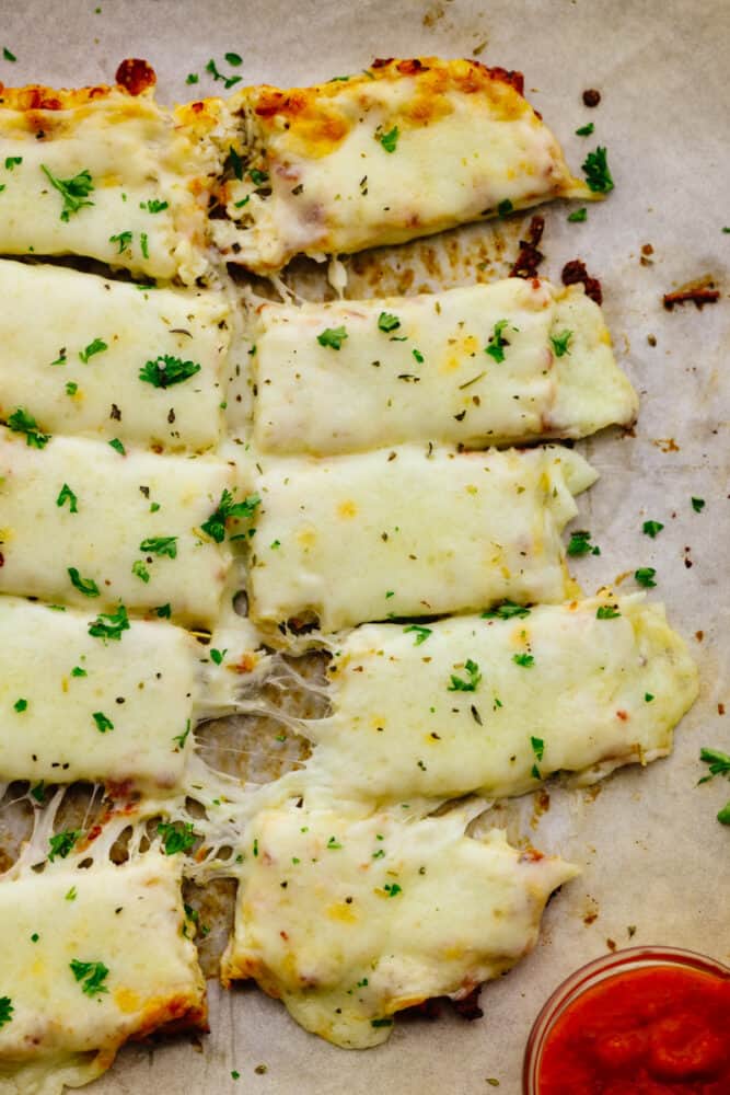 Get your breadstick fix with these to-die-for cauliflower breadsticks! They're smothered in mozzarella and tasty Italian herbs for a snack experience you won't forget. Cauliflower breadsticks cut into 10 pieces.